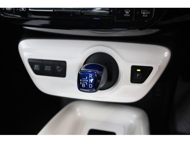 プリウス Ａツーリングセレクション　純正９型ＳＤナビ　ＢＴ接続　Ｂカメラ　セーフティセンス　インテリジェントクリアランスソナー　禁煙車　純正１７インチＡＷ　ブラインドスポットモニター　ＨＵＤ　シートヒーター　置くだけ充電　ＡＣ１５００Ｗ（54枚目）