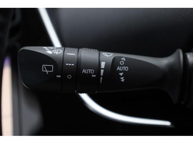 プリウス Ａツーリングセレクション　純正９型ＳＤナビ　ＢＴ接続　Ｂカメラ　セーフティセンス　インテリジェントクリアランスソナー　禁煙車　純正１７インチＡＷ　ブラインドスポットモニター　ＨＵＤ　シートヒーター　置くだけ充電　ＡＣ１５００Ｗ（62枚目）