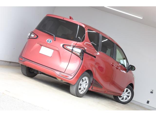 シエンタ ハイブリッドＧ　３列シート　両側電動スライドドア　セーフティセンス　ＬＥＤランプパッケージ　スマートエントリー　シートヒーター　禁煙車　純正ＳＤフルセグナビ　ＢＴ接続　バックカメラ　純正１５インチホイール　盗難防止（12枚目）