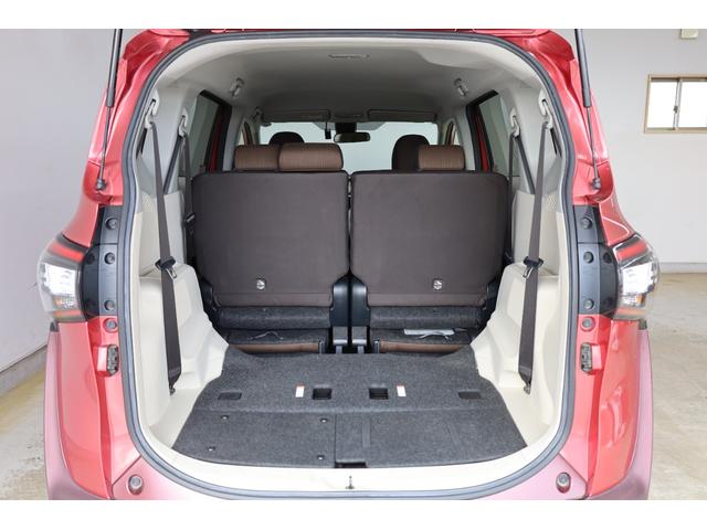 シエンタ ハイブリッドＧ　３列シート　両側電動スライドドア　セーフティセンス　ＬＥＤランプパッケージ　スマートエントリー　シートヒーター　禁煙車　純正ＳＤフルセグナビ　ＢＴ接続　バックカメラ　純正１５インチホイール　盗難防止（19枚目）