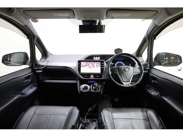 ヴォクシー ハイブリッドＺＳ　煌ＩＩ　両側電動スライドドア　プリクラッシュセーフティ　純正１０型ＳＤナビ　フルセグＴＶ　ＢＴ接続　Ｂカメラ　禁煙車　純正１６インチＡＷ　左右独立オートエアコン　ＬＥＤヘッドランプ　後席サンシェード　ＥＴＣ（4枚目）