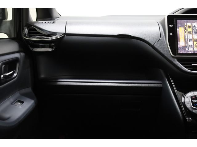 ヴォクシー ハイブリッドＺＳ　煌ＩＩ　両側電動スライドドア　プリクラッシュセーフティ　純正１０型ＳＤナビ　フルセグＴＶ　ＢＴ接続　Ｂカメラ　禁煙車　純正１６インチＡＷ　左右独立オートエアコン　ＬＥＤヘッドランプ　後席サンシェード　ＥＴＣ（42枚目）