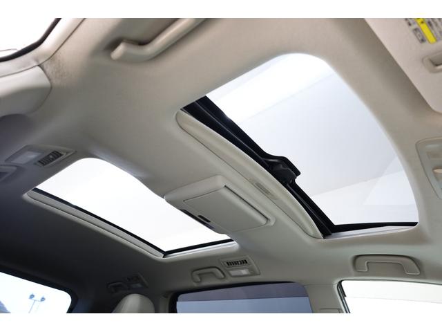 エスティマハイブリッド Ｇレザーパッケージ　４ＷＤ　大型サンルーフ　本革シート　両側電動スライドドア　電動床下格納機能　禁煙　純正８型ＨＤＤナビ　純正後席モニター　純正１７インチＡＷ　Ｗエアコン　ＡＣ１５００Ｗ　オットマン　クルーズコントロール（5枚目）