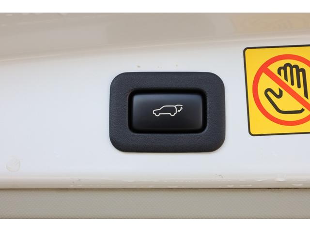 エスティマハイブリッド Ｇレザーパッケージ　４ＷＤ　大型サンルーフ　本革シート　両側電動スライドドア　電動床下格納機能　禁煙　純正８型ＨＤＤナビ　純正後席モニター　純正１７インチＡＷ　Ｗエアコン　ＡＣ１５００Ｗ　オットマン　クルーズコントロール（15枚目）