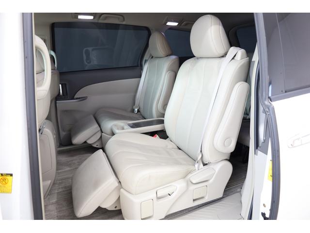 エスティマハイブリッド Ｇレザーパッケージ　４ＷＤ　大型サンルーフ　本革シート　両側電動スライドドア　電動床下格納機能　禁煙　純正８型ＨＤＤナビ　純正後席モニター　純正１７インチＡＷ　Ｗエアコン　ＡＣ１５００Ｗ　オットマン　クルーズコントロール（17枚目）