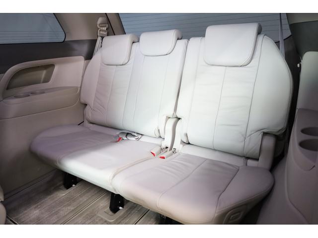 エスティマハイブリッド Ｇレザーパッケージ　４ＷＤ　大型サンルーフ　本革シート　両側電動スライドドア　電動床下格納機能　禁煙　純正８型ＨＤＤナビ　純正後席モニター　純正１７インチＡＷ　Ｗエアコン　ＡＣ１５００Ｗ　オットマン　クルーズコントロール（18枚目）