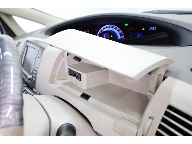 エスティマハイブリッド Ｇレザーパッケージ　４ＷＤ　大型サンルーフ　本革シート　両側電動スライドドア　電動床下格納機能　禁煙　純正８型ＨＤＤナビ　純正後席モニター　純正１７インチＡＷ　Ｗエアコン　ＡＣ１５００Ｗ　オットマン　クルーズコントロール（57枚目）