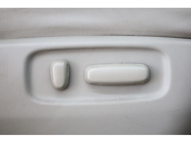 エスティマハイブリッド Ｇレザーパッケージ　４ＷＤ　大型サンルーフ　本革シート　両側電動スライドドア　電動床下格納機能　禁煙　純正８型ＨＤＤナビ　純正後席モニター　純正１７インチＡＷ　Ｗエアコン　ＡＣ１５００Ｗ　オットマン　クルーズコントロール（67枚目）