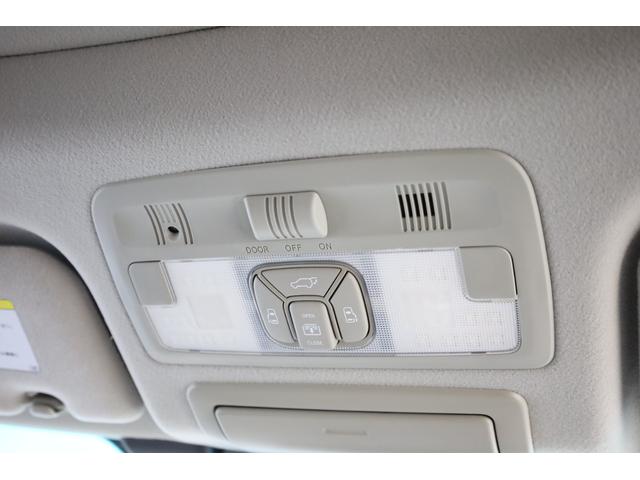 エスティマハイブリッド Ｇレザーパッケージ　４ＷＤ　大型サンルーフ　本革シート　両側電動スライドドア　電動床下格納機能　禁煙　純正８型ＨＤＤナビ　純正後席モニター　純正１７インチＡＷ　Ｗエアコン　ＡＣ１５００Ｗ　オットマン　クルーズコントロール（69枚目）