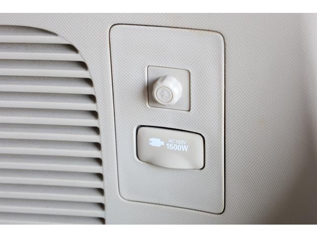 エスティマハイブリッド Ｇレザーパッケージ　４ＷＤ　大型サンルーフ　本革シート　両側電動スライドドア　電動床下格納機能　禁煙　純正８型ＨＤＤナビ　純正後席モニター　純正１７インチＡＷ　Ｗエアコン　ＡＣ１５００Ｗ　オットマン　クルーズコントロール（77枚目）