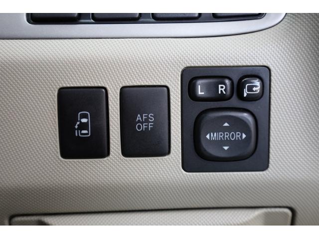 電動スライドドアや電動格納ミラーも装備されております！とても便利な装備なのでありがたいですね！