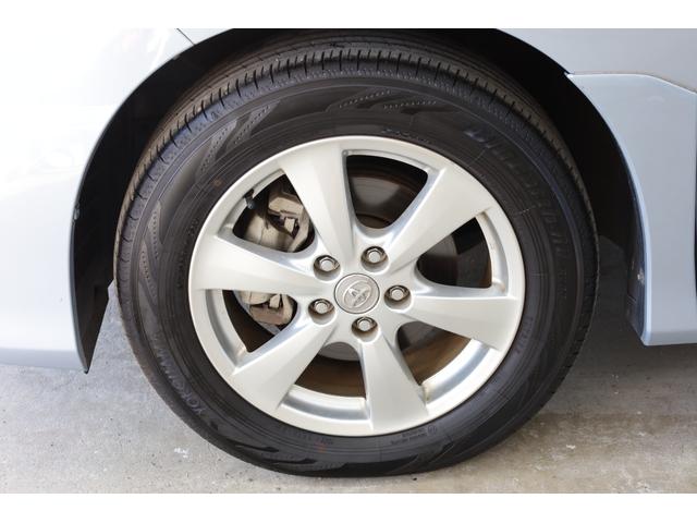 純正１７インチアルミホイールに、溝山もしっかり残っている２０２２年製ヨコハマタイヤ（４本）が装備されております！