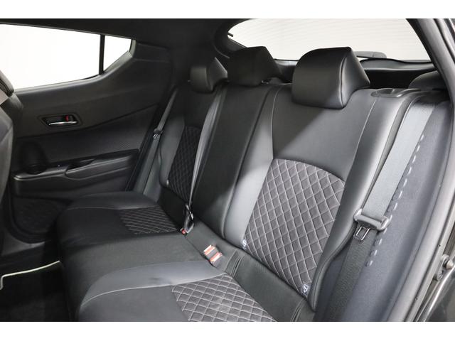 Ｃ－ＨＲ Ｇ　モード　ネロ　純正９型ＳＤナビ　ＢＴ接続　Ｂカメラ　セーフティセンス　インテリジェントクリアランスソナー　ブラインドスポットモニター　禁煙車　電動パーキングブレーキ　レーダークルーズ　左右独立ＡＡＣ　シートヒーター（18枚目）