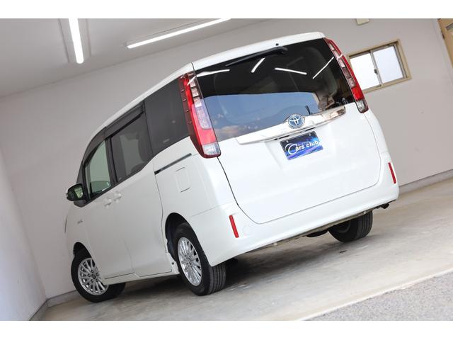 ノア ハイブリッドＧ　ハイブリッド車　電動スライドドア　純正ＳＤナビ　フルセグＴＶ　ＢＴ接続　Ｂカメラ　純正１５インチＡＷ　左右独立オートエアコン　リヤエアコン　ＬＥＤヘッドライト　後席サンシェード　置くだけ充電　ＥＴＣ（11枚目）