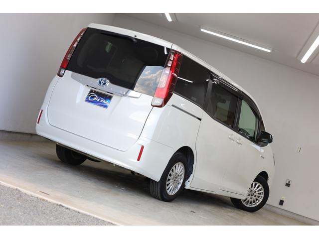 ノア ハイブリッドＧ　ハイブリッド車　電動スライドドア　純正ＳＤナビ　フルセグＴＶ　ＢＴ接続　Ｂカメラ　純正１５インチＡＷ　左右独立オートエアコン　リヤエアコン　ＬＥＤヘッドライト　後席サンシェード　置くだけ充電　ＥＴＣ（12枚目）