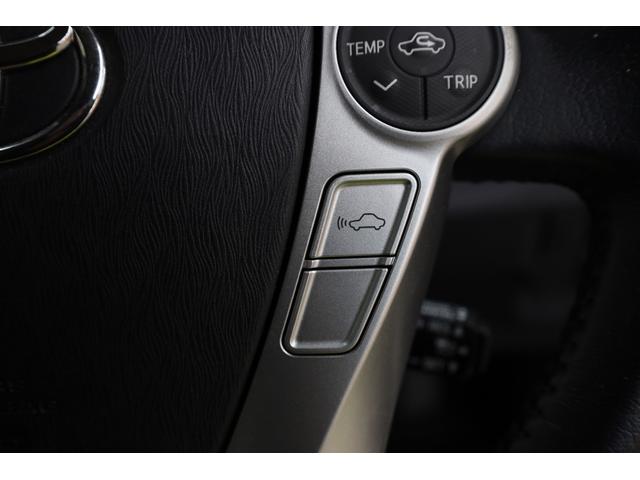 プリウス Ｇツーリングセレクションレザーパッケージ　後期型　本革シート　プリクラッシュセーフティ　禁煙車　アルパイン９型ＳＤナビ　ＢＴ接続　Ｂカメラ　純正１７インチＡＷ　ＬＥＤオートヘッドライト　パワーシート　シートヒーター　雨滴感知式ワイパー　ＥＴＣ（5枚目）