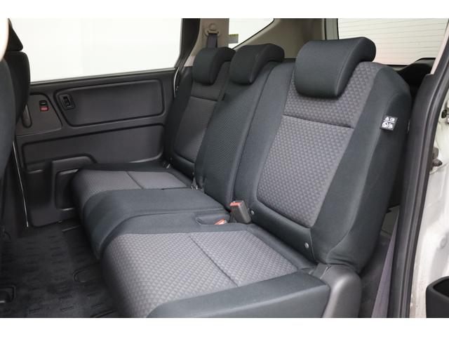 後部座席も気になるようなキズ・汚れやへたり等、大きなダメージはなく、良好な状態です。トヨタ・スズキ・ダイハツ・ミツビシ・ニッサン・マツダ・スバル・ホンダ・メルセデスベンツ・ポルシェ・ランボルギーニ