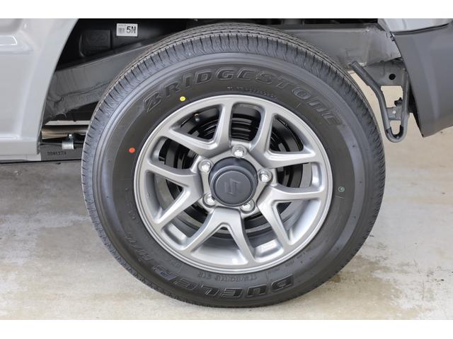 ジムニー XC 届出済未使用車 4WD デュアルセンサーブレーキサポート AT車 障害物ソナー ヒート付ミラー スマートキー&プッシュスタート 純正16インチAW シートヒーター スペアタイヤ 純正フロアマット付(37枚目)