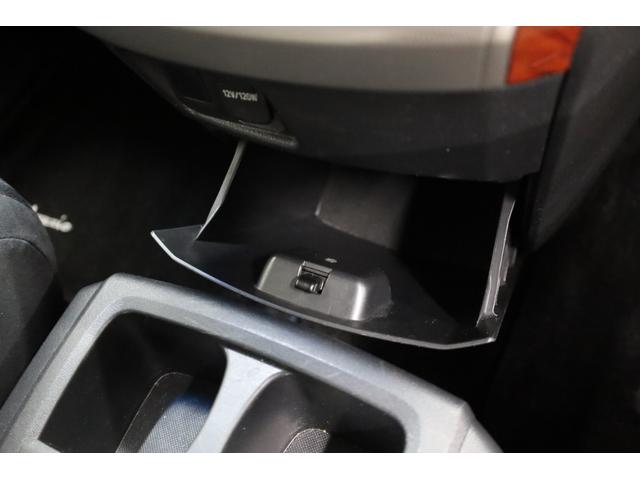 ヴェルファイア ２．４Ｚ　プラチナムセレクション　両側電動スライドドア　純正ＳＤナビ　Ｂカメラ　純正後席モニター　障害物ソナー　パワーバックドア　左右独立ＡＡＣ　リヤＡＡＣ　純正１８インチＡＷ　オットマン　ＥＴＣ　ＨＩＤヘッドライト　フォグランプ（53枚目）