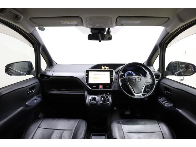 ヴォクシー ハイブリッドＶ　純正１０型ＳＤナビ　純正１２．１型後席モニター　Ｂカメラ　両側電動スライドドア　セーフティセンス　ダブルＡＡＣ　後席サンシェード　シートヒーター　クルコン　純正１５インチＡＷ　ＬＥＤヘッドライト（4枚目）