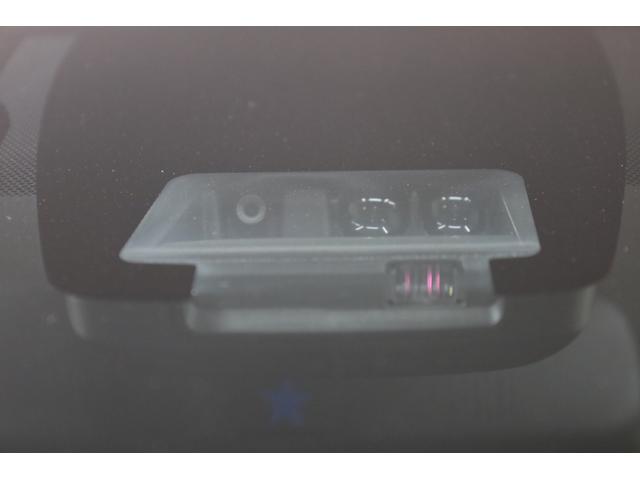 ヴォクシー ハイブリッドＶ　純正１０型ＳＤナビ　純正１２．１型後席モニター　Ｂカメラ　両側電動スライドドア　セーフティセンス　ダブルＡＡＣ　後席サンシェード　シートヒーター　クルコン　純正１５インチＡＷ　ＬＥＤヘッドライト（9枚目）