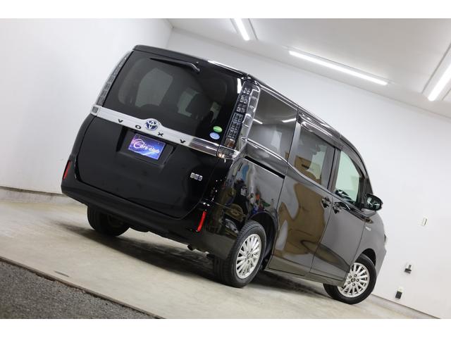 ヴォクシー ハイブリッドＶ　純正１０型ＳＤナビ　純正１２．１型後席モニター　Ｂカメラ　両側電動スライドドア　セーフティセンス　ダブルＡＡＣ　後席サンシェード　シートヒーター　クルコン　純正１５インチＡＷ　ＬＥＤヘッドライト（12枚目）