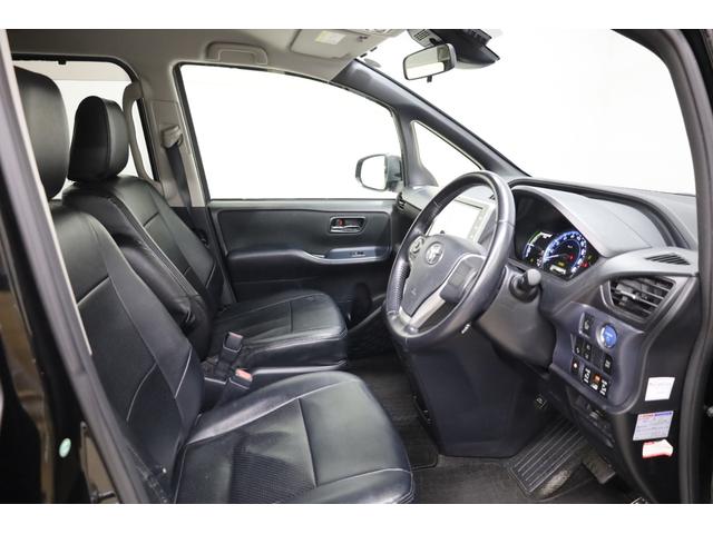 ヴォクシー ハイブリッドＶ　純正１０型ＳＤナビ　純正１２．１型後席モニター　Ｂカメラ　両側電動スライドドア　セーフティセンス　ダブルＡＡＣ　後席サンシェード　シートヒーター　クルコン　純正１５インチＡＷ　ＬＥＤヘッドライト（40枚目）