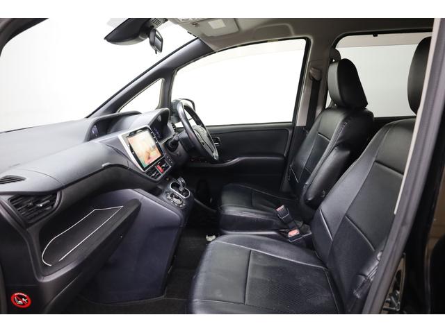 ヴォクシー ハイブリッドＶ　純正１０型ＳＤナビ　純正１２．１型後席モニター　Ｂカメラ　両側電動スライドドア　セーフティセンス　ダブルＡＡＣ　後席サンシェード　シートヒーター　クルコン　純正１５インチＡＷ　ＬＥＤヘッドライト（41枚目）