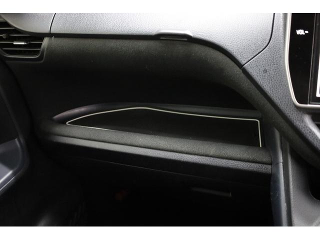 ヴォクシー ハイブリッドＶ　純正１０型ＳＤナビ　純正１２．１型後席モニター　Ｂカメラ　両側電動スライドドア　セーフティセンス　ダブルＡＡＣ　後席サンシェード　シートヒーター　クルコン　純正１５インチＡＷ　ＬＥＤヘッドライト（46枚目）