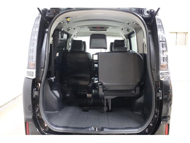 ヴォクシー ハイブリッドＶ　純正１０型ＳＤナビ　純正１２．１型後席モニター　Ｂカメラ　両側電動スライドドア　セーフティセンス　ダブルＡＡＣ　後席サンシェード　シートヒーター　クルコン　純正１５インチＡＷ　ＬＥＤヘッドライト（79枚目）