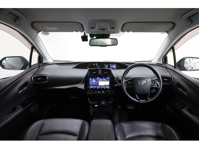 プリウス Ａツーリングセレクション　純正９型ＳＤナビ　ＢＴ接続　Ｂカメラ　禁煙車　セーフティセンス　インテリジェントクリアランスソナー　純正１７インチツーリングＡＷ　ブラインドスポットモニター　ＨＵＤ　パワーシート　ＡＣ１５００Ｗ（4枚目）