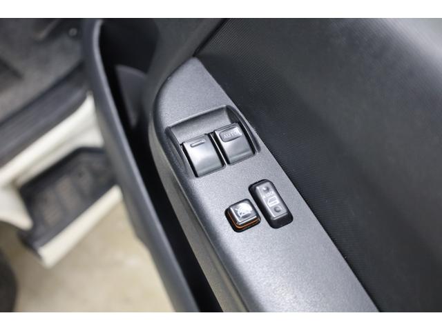 ＰＨＶやＰＨＥＶ車はどちらもガソリンエンジンに加えてモーターとバッテリーを備え、外部から電気を充電できるＨＶ（ハイブリッド）車です。トヨタ・スズキ・ダイハツ・ミツビシ・ニッサン・マツダ・レクサス