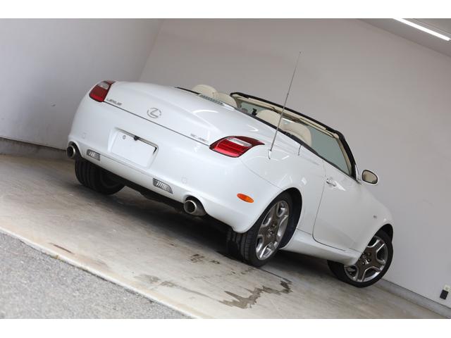 ＳＣ ＳＣ４３０　ユーザー下取車　白本革シート　電動オープン　カロッツェリアナビ　Ｂカメラ　禁煙車　メモリー付きパワーシート　純正１８インチＡＷ　左右独立ＡＡＣ　シートヒーター　ＨＩＤヘッドライト　純正フロアマット（12枚目）