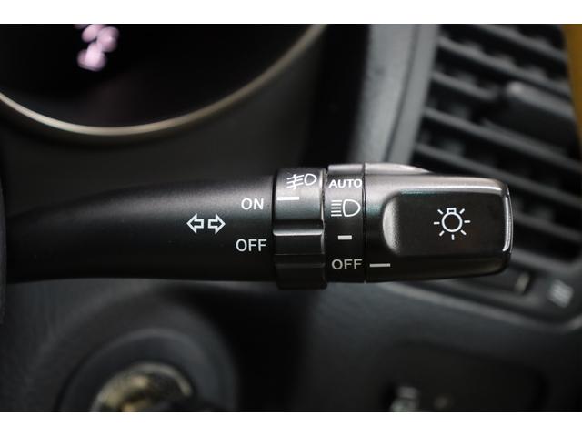 ＳＣ ＳＣ４３０　ユーザー下取車　白本革シート　電動オープン　カロッツェリアナビ　Ｂカメラ　禁煙車　メモリー付きパワーシート　純正１８インチＡＷ　左右独立ＡＡＣ　シートヒーター　ＨＩＤヘッドライト　純正フロアマット（15枚目）