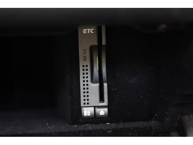 ＳＣ ＳＣ４３０　ユーザー下取車　白本革シート　電動オープン　カロッツェリアナビ　Ｂカメラ　禁煙車　メモリー付きパワーシート　純正１８インチＡＷ　左右独立ＡＡＣ　シートヒーター　ＨＩＤヘッドライト　純正フロアマット（16枚目）