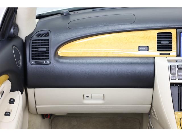 ＳＣ ＳＣ４３０　ユーザー下取車　白本革シート　電動オープン　カロッツェリアナビ　Ｂカメラ　禁煙車　メモリー付きパワーシート　純正１８インチＡＷ　左右独立ＡＡＣ　シートヒーター　ＨＩＤヘッドライト　純正フロアマット（44枚目）