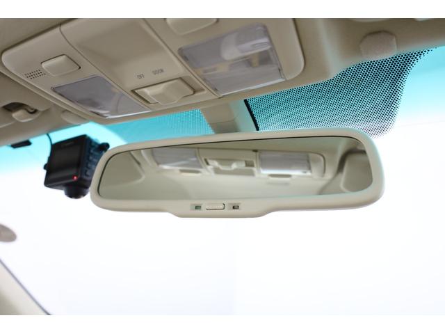 ＳＣ ＳＣ４３０　ユーザー下取車　白本革シート　電動オープン　カロッツェリアナビ　Ｂカメラ　禁煙車　メモリー付きパワーシート　純正１８インチＡＷ　左右独立ＡＡＣ　シートヒーター　ＨＩＤヘッドライト　純正フロアマット（73枚目）