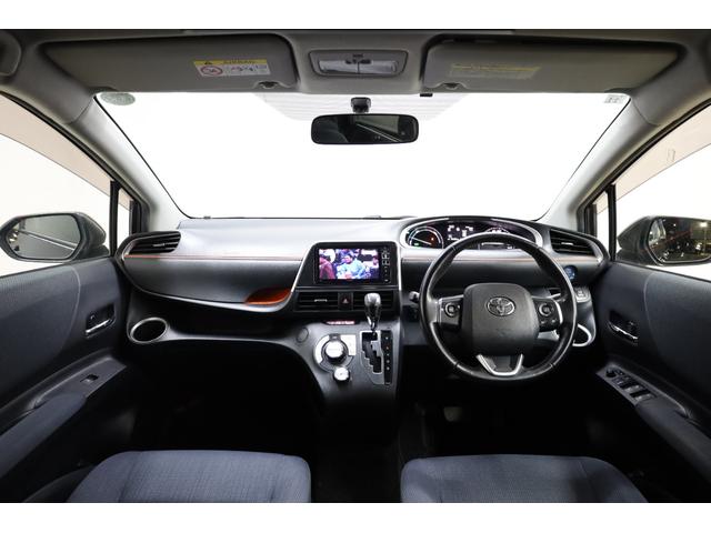 シエンタ ハイブリッドＧ　３列シート　両側電動スライドドア　アルパインＳＤフルセグナビ　アルパイン１０．１型後席モニター　リモコン　スマートエントリー　禁煙車　純正１５インチホイール　ＥＴＣ　オートエアコン　純正フロアマット（4枚目）