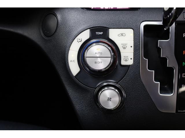 シエンタ ハイブリッドＧ　３列シート　両側電動スライドドア　アルパインＳＤフルセグナビ　アルパイン１０．１型後席モニター　リモコン　スマートエントリー　禁煙車　純正１５インチホイール　ＥＴＣ　オートエアコン　純正フロアマット（9枚目）