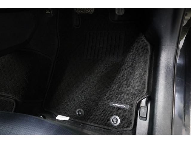 シエンタ ハイブリッドＧ　３列シート　両側電動スライドドア　アルパインＳＤフルセグナビ　アルパイン１０．１型後席モニター　リモコン　スマートエントリー　禁煙車　純正１５インチホイール　ＥＴＣ　オートエアコン　純正フロアマット（15枚目）