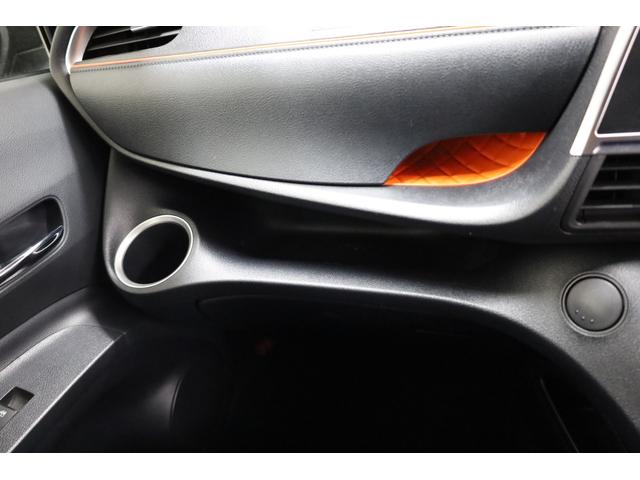 シエンタ ハイブリッドＧ　３列シート　両側電動スライドドア　アルパインＳＤフルセグナビ　アルパイン１０．１型後席モニター　リモコン　スマートエントリー　禁煙車　純正１５インチホイール　ＥＴＣ　オートエアコン　純正フロアマット（45枚目）