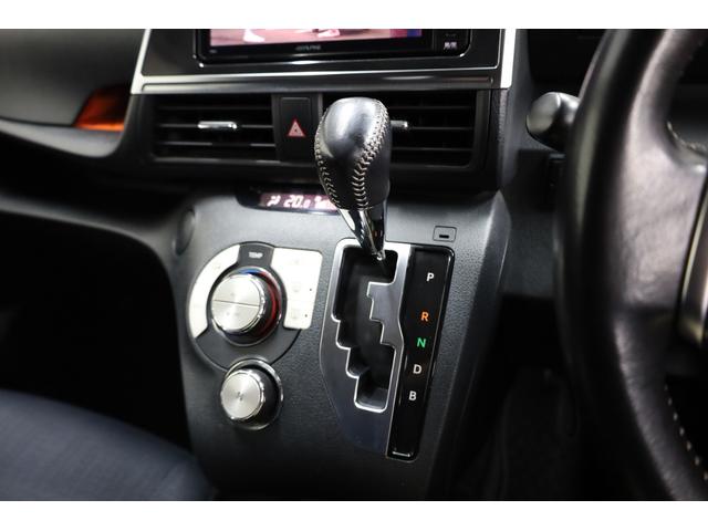 シエンタ ハイブリッドＧ　３列シート　両側電動スライドドア　アルパインＳＤフルセグナビ　アルパイン１０．１型後席モニター　リモコン　スマートエントリー　禁煙車　純正１５インチホイール　ＥＴＣ　オートエアコン　純正フロアマット（54枚目）