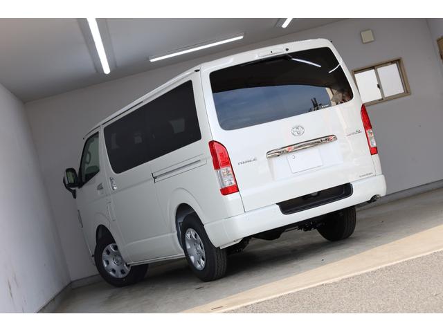 ハイエースバン スーパーＧＬ　ダークプライムＩＩ　ディーゼル車　５人乗り　登録済み未使用車　両側電動スライドドア　セーフティセンス　パーキングサポートブレーキ　デジタルインナーミラー　アクセサリーコンセント　スマートキー＆プッシュスタート　ＡＡＣ（11枚目）