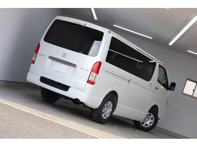 ハイエースバン スーパーＧＬ　ダークプライムＩＩ　ディーゼル車　５人乗り　登録済み未使用車　両側電動スライドドア　セーフティセンス　パーキングサポートブレーキ　デジタルインナーミラー　アクセサリーコンセント　スマートキー＆プッシュスタート　ＡＡＣ（12枚目）