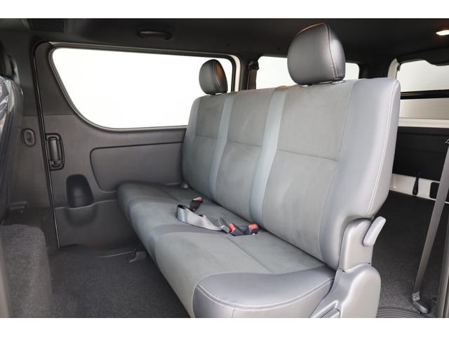 ハイエースバン スーパーＧＬ　ダークプライムＩＩ　ディーゼル車　５人乗り　登録済み未使用車　両側電動スライドドア　セーフティセンス　パーキングサポートブレーキ　デジタルインナーミラー　アクセサリーコンセント　スマートキー＆プッシュスタート　ＡＡＣ（18枚目）