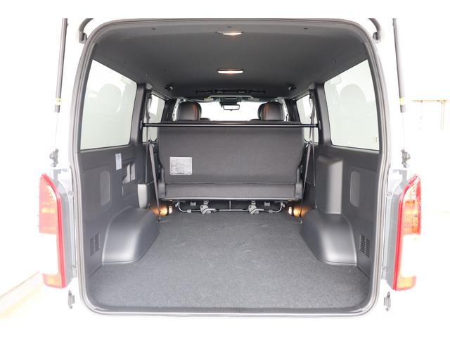 ハイエースバン スーパーＧＬ　ダークプライムＩＩ　ディーゼル車　５人乗り　登録済み未使用車　両側電動スライドドア　セーフティセンス　パーキングサポートブレーキ　デジタルインナーミラー　アクセサリーコンセント　スマートキー＆プッシュスタート　ＡＡＣ（19枚目）
