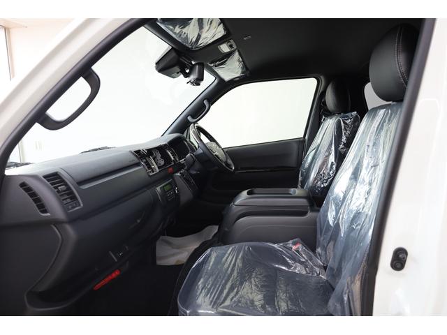 ハイエースバン スーパーＧＬ　ダークプライムＩＩ　ディーゼル車　５人乗り　登録済み未使用車　両側電動スライドドア　セーフティセンス　パーキングサポートブレーキ　デジタルインナーミラー　アクセサリーコンセント　スマートキー＆プッシュスタート　ＡＡＣ（42枚目）