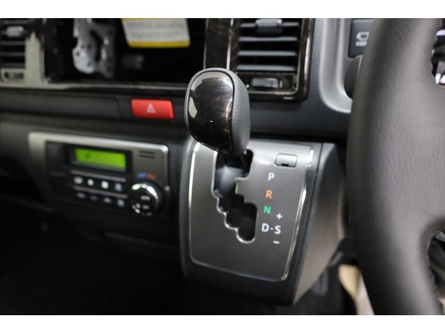 ハイエースバン スーパーＧＬ　ダークプライムＩＩ　ディーゼル車　５人乗り　登録済み未使用車　両側電動スライドドア　セーフティセンス　パーキングサポートブレーキ　デジタルインナーミラー　アクセサリーコンセント　スマートキー＆プッシュスタート　ＡＡＣ（51枚目）