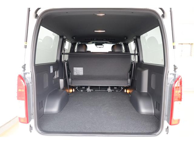 ハイエースバン スーパーＧＬ　ダークプライムＩＩ　ディーゼル車　５人乗り　登録済み未使用車　両側電動スライドドア　セーフティセンス　パーキングサポートブレーキ　デジタルインナーミラー　アクセサリーコンセント　スマートキー＆プッシュスタート　ＡＡＣ（70枚目）