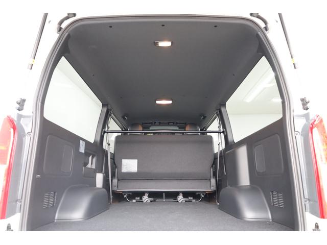 ハイエースバン スーパーＧＬ　ダークプライムＩＩ　ディーゼル車　５人乗り　登録済み未使用車　両側電動スライドドア　セーフティセンス　パーキングサポートブレーキ　デジタルインナーミラー　アクセサリーコンセント　スマートキー＆プッシュスタート　ＡＡＣ（71枚目）